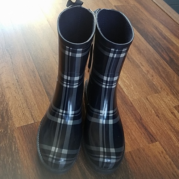 Plaid lace back rain boots - Picture 3 of 5